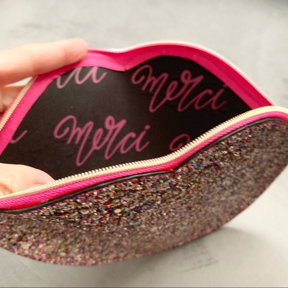 Sparkle LIPS 👄 makeup bag - Picture 10 of 10